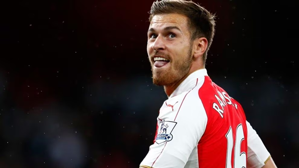 Aaron Ramsey: Chuyện kể về lời mời từ Sir Alex Ferguson và quyết định định hình sự nghiệp