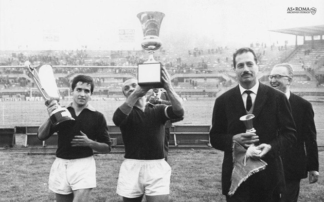 AS Roma: Huyền Thoại Đỏ-Vàng Trên Đấu Trường Quốc Tế